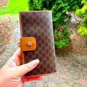 Preowned Celine Macadamia Bifold wallet